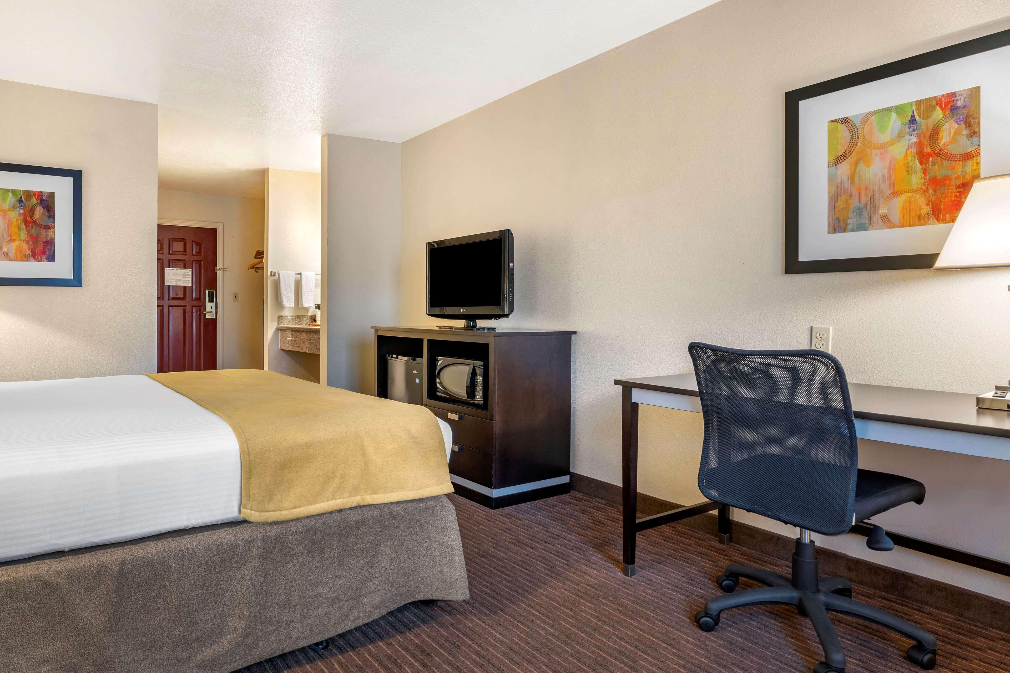 Best Western Luxury Inn Tracy Zewnętrze zdjęcie
