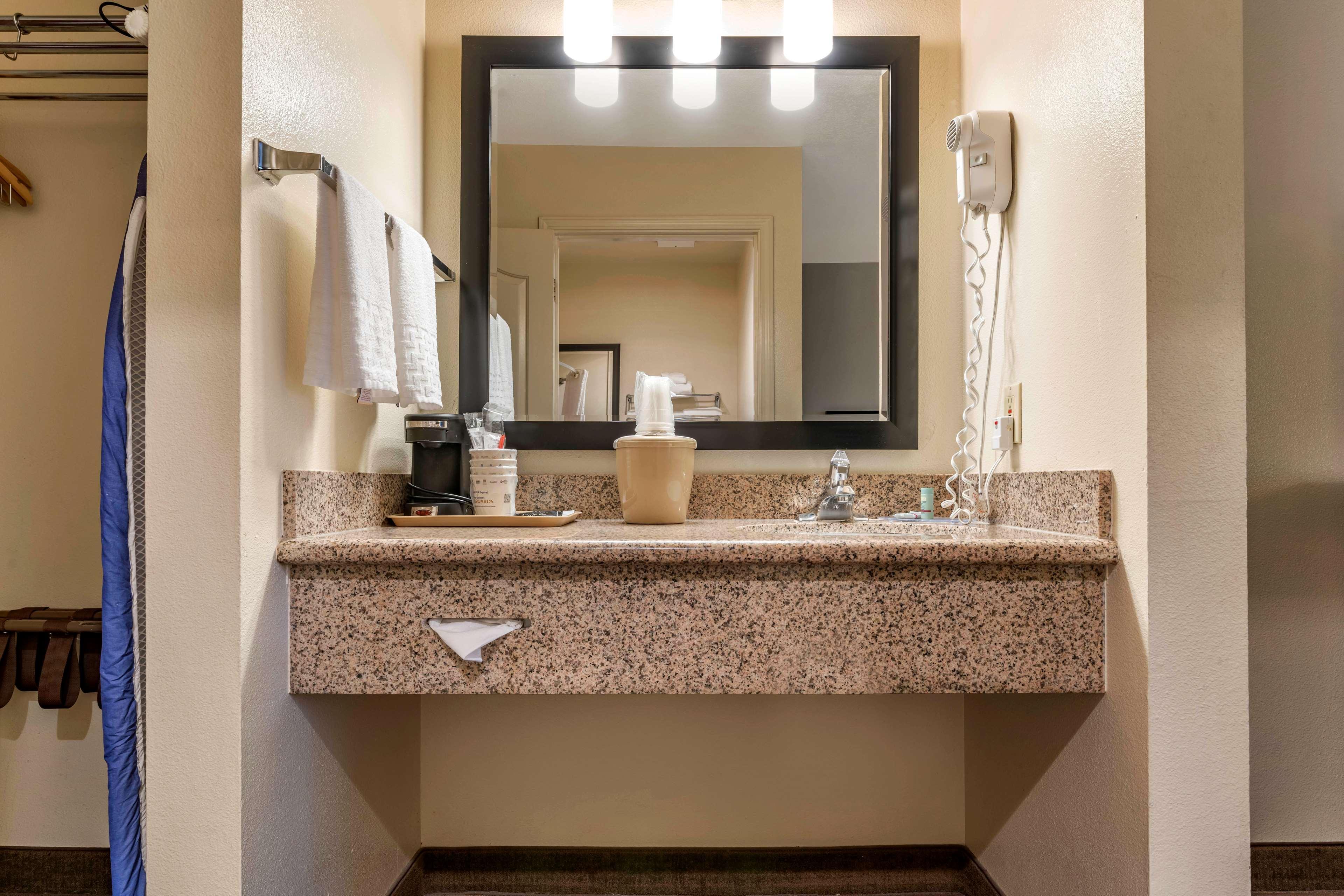 Best Western Luxury Inn Tracy Zewnętrze zdjęcie