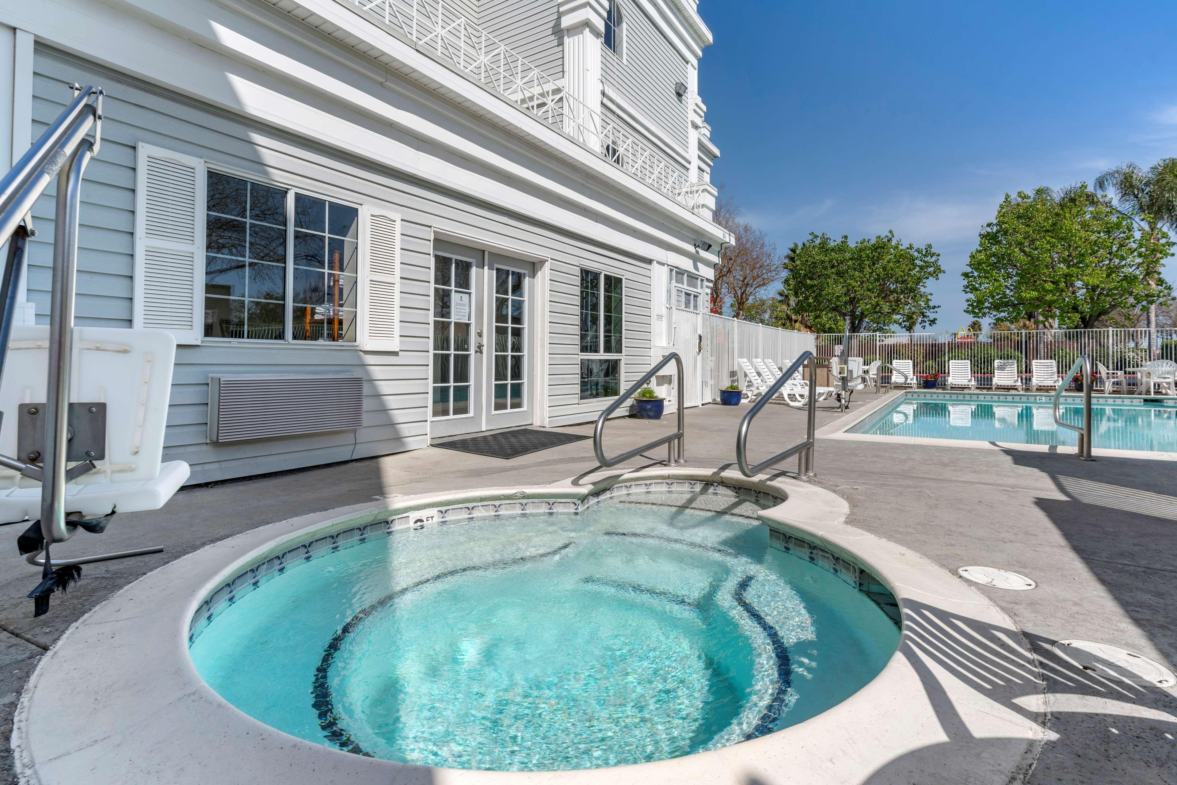 Best Western Luxury Inn Tracy Zewnętrze zdjęcie
